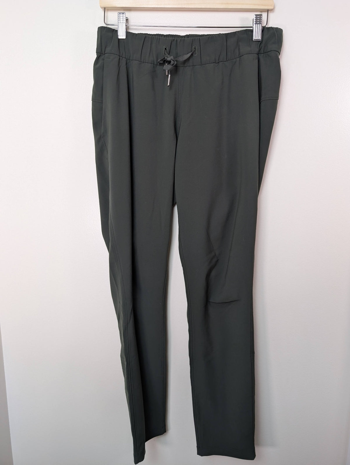 Lululemon green on the fly pant - 6