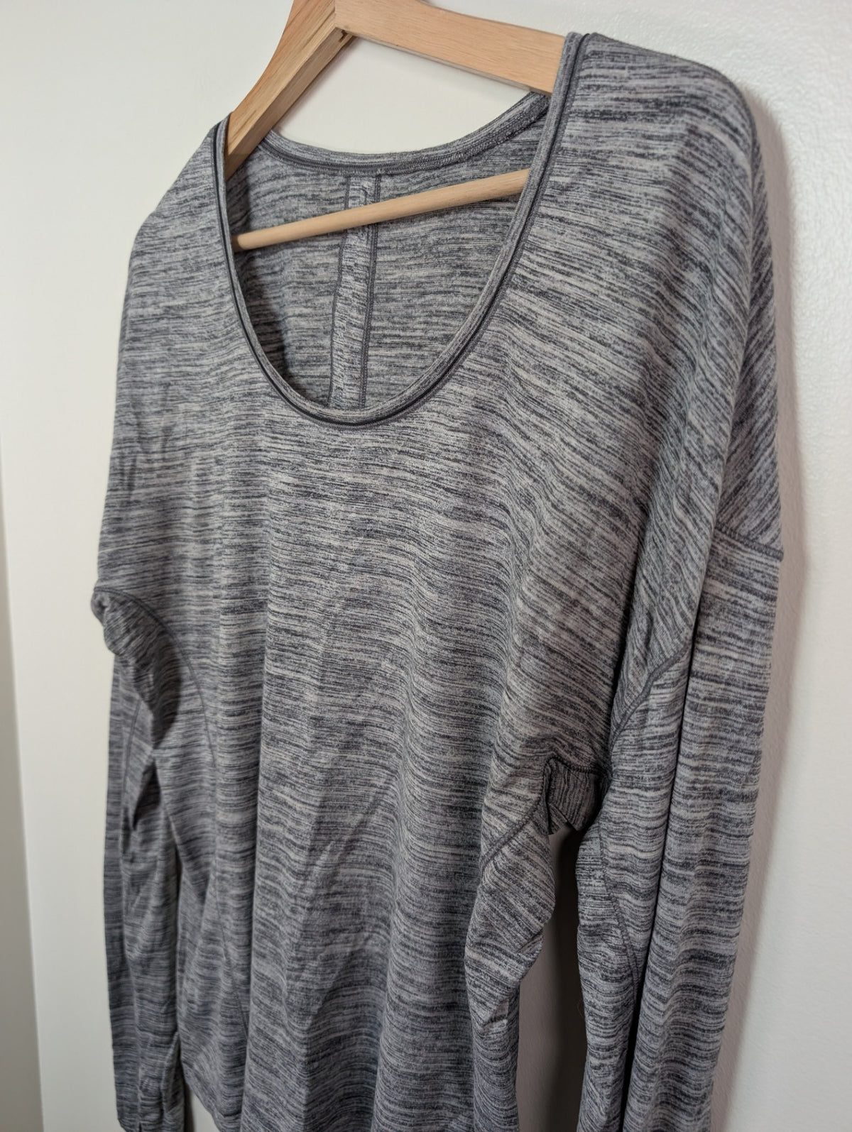 Lululemon long-sleeve - Appears M