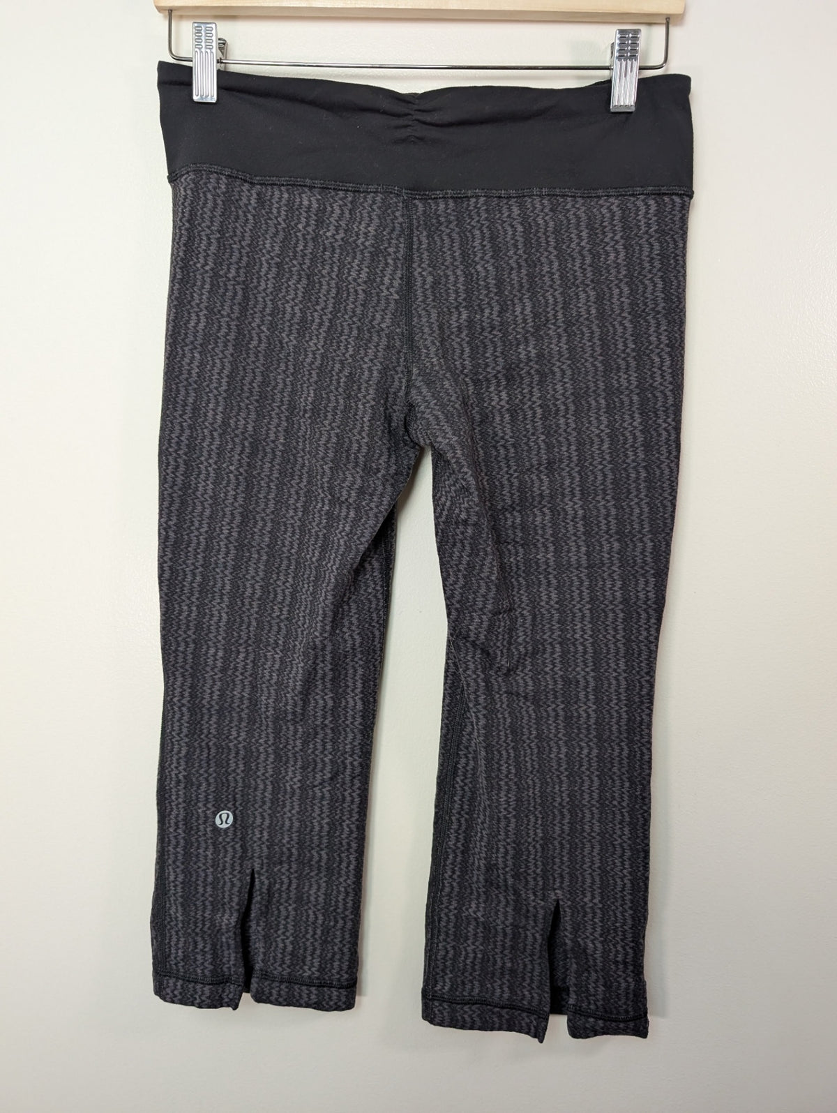 Lululemon gather and crow crop - Appears S