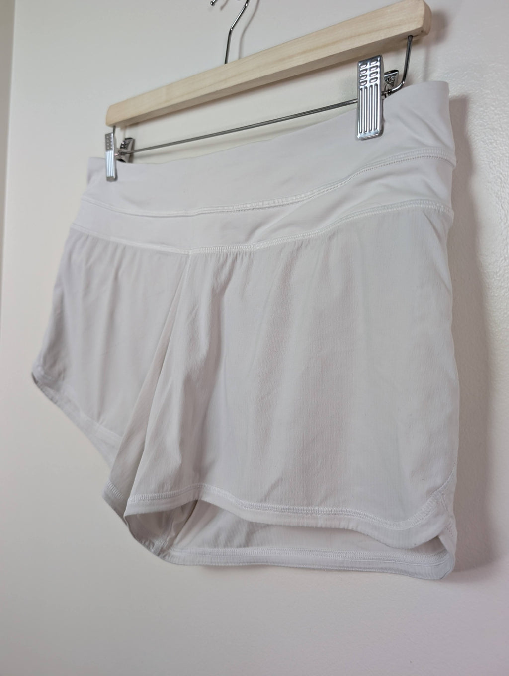 Lululemon white shorts - 8