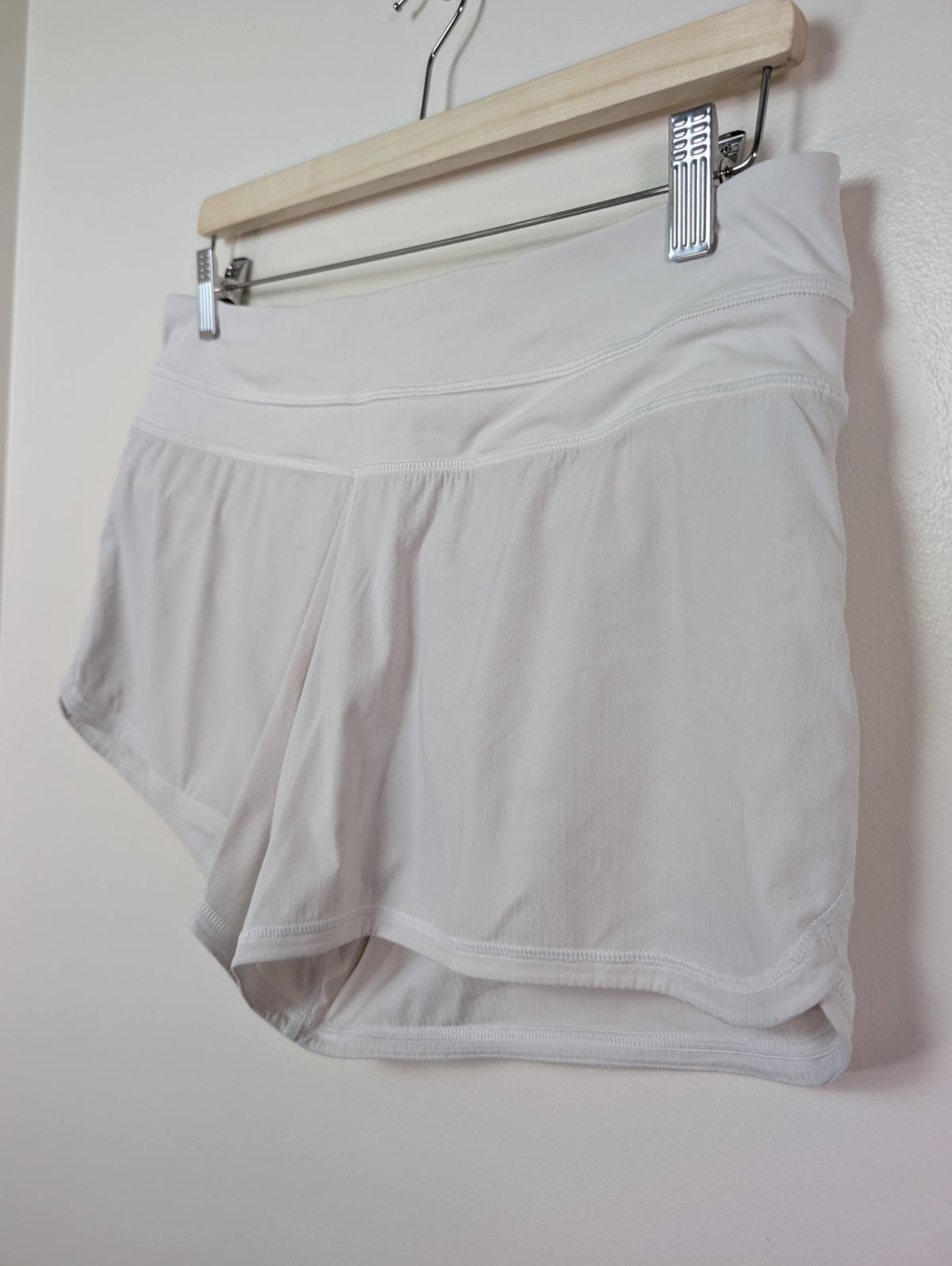 Lululemon white shorts - 8