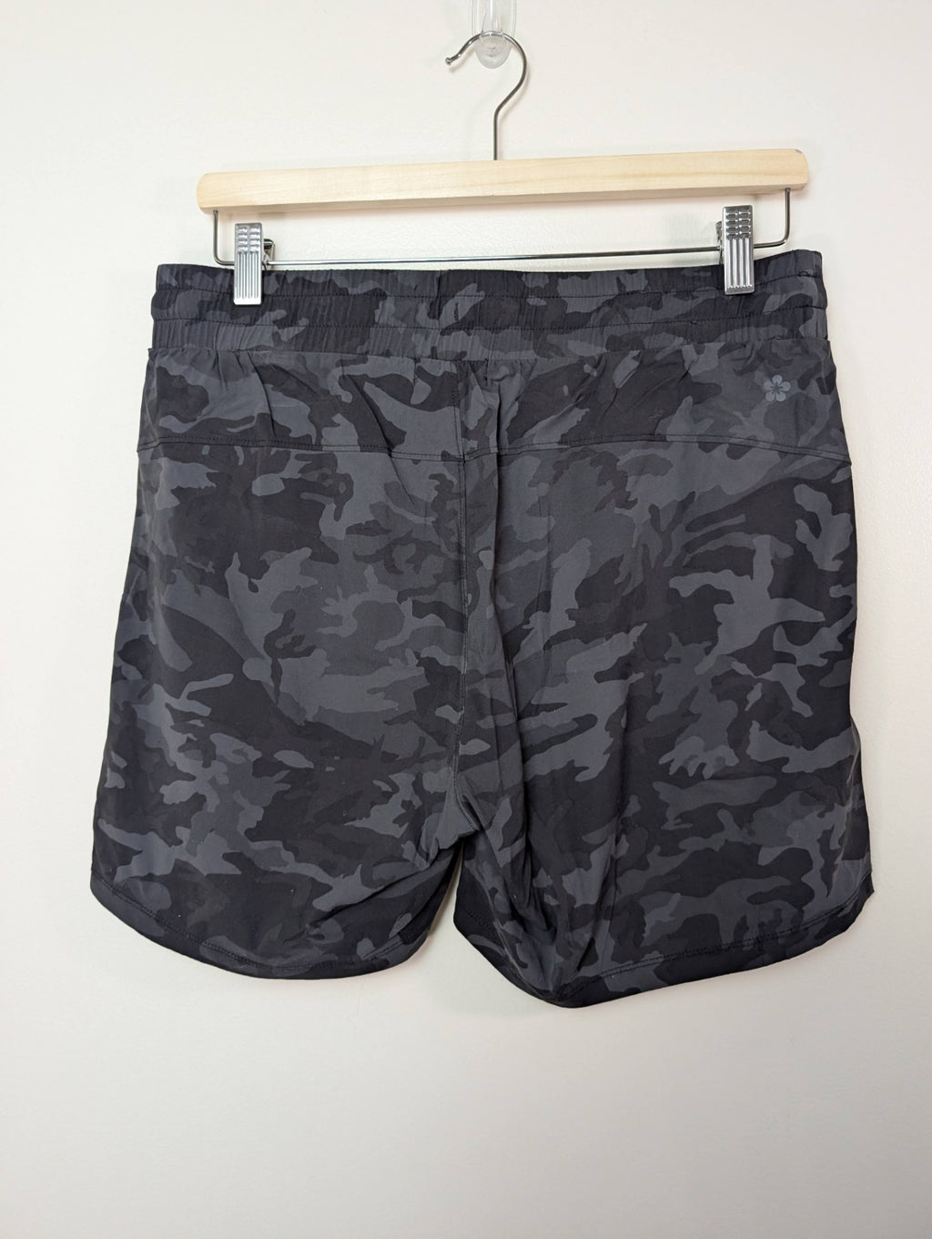 Tuff Athletics camo shorts - M
