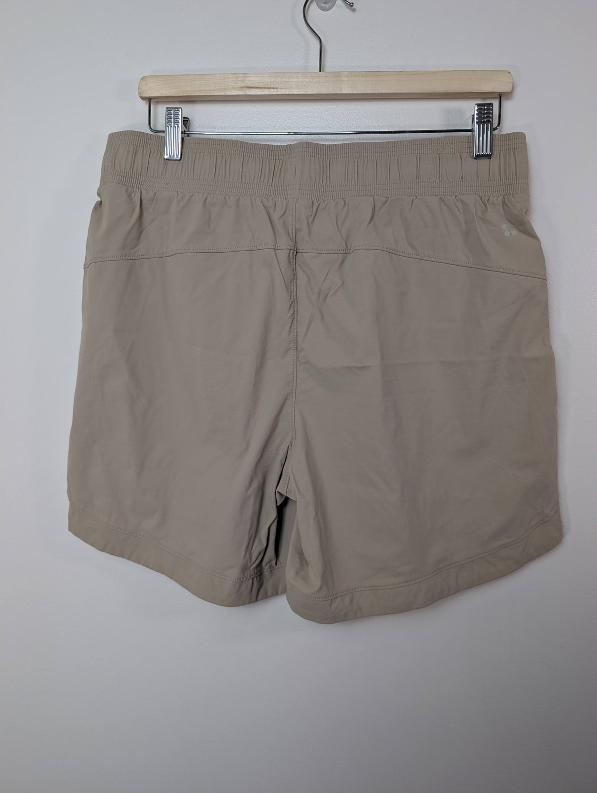 Tuff Athletics beige shorts - L