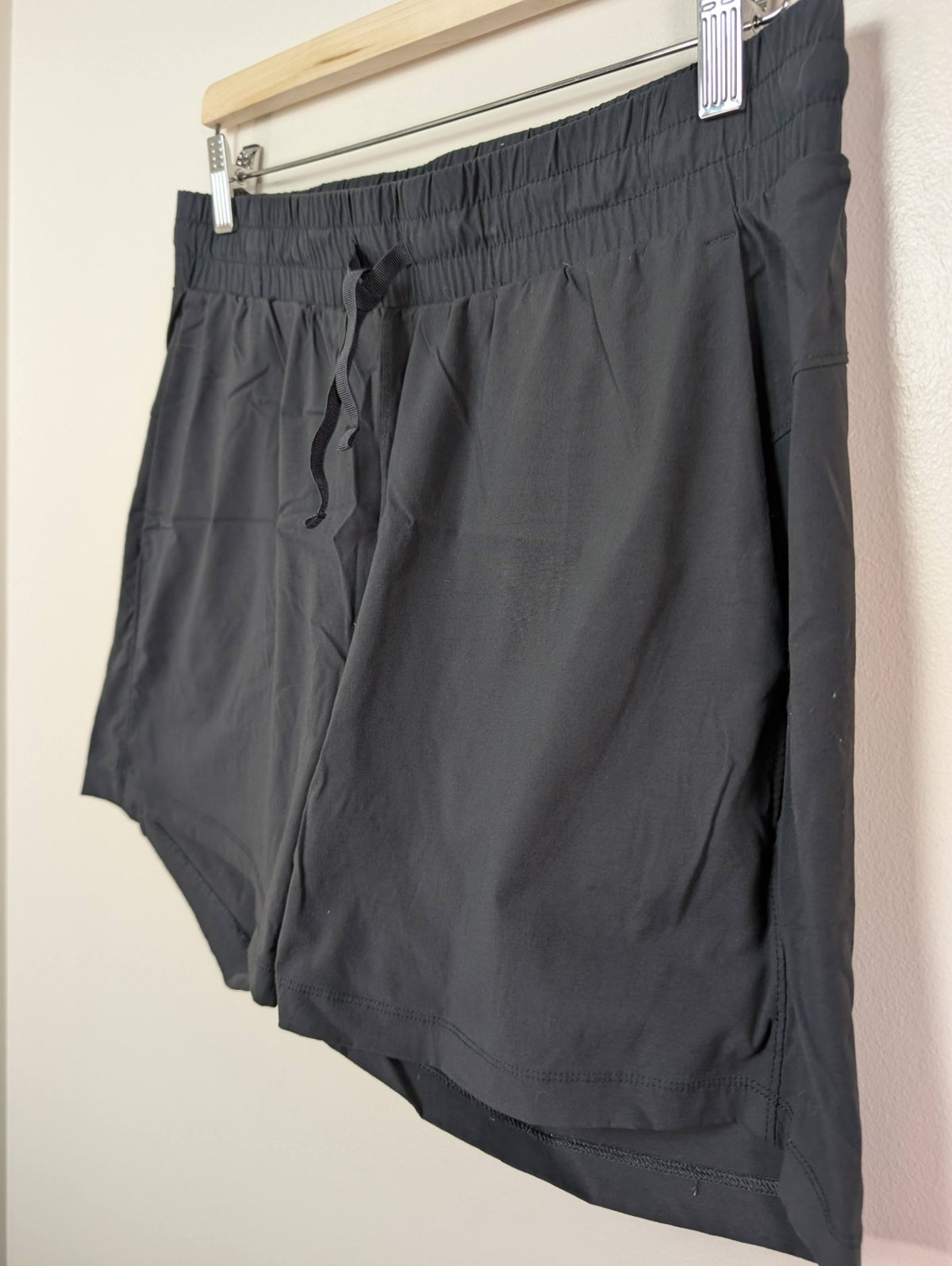 Tuff Athletics black shorts - M
