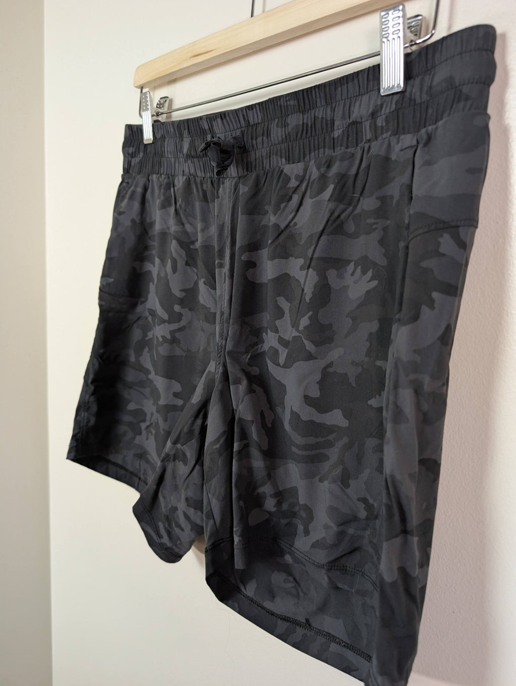 Tuff Athletics camo shorts - M