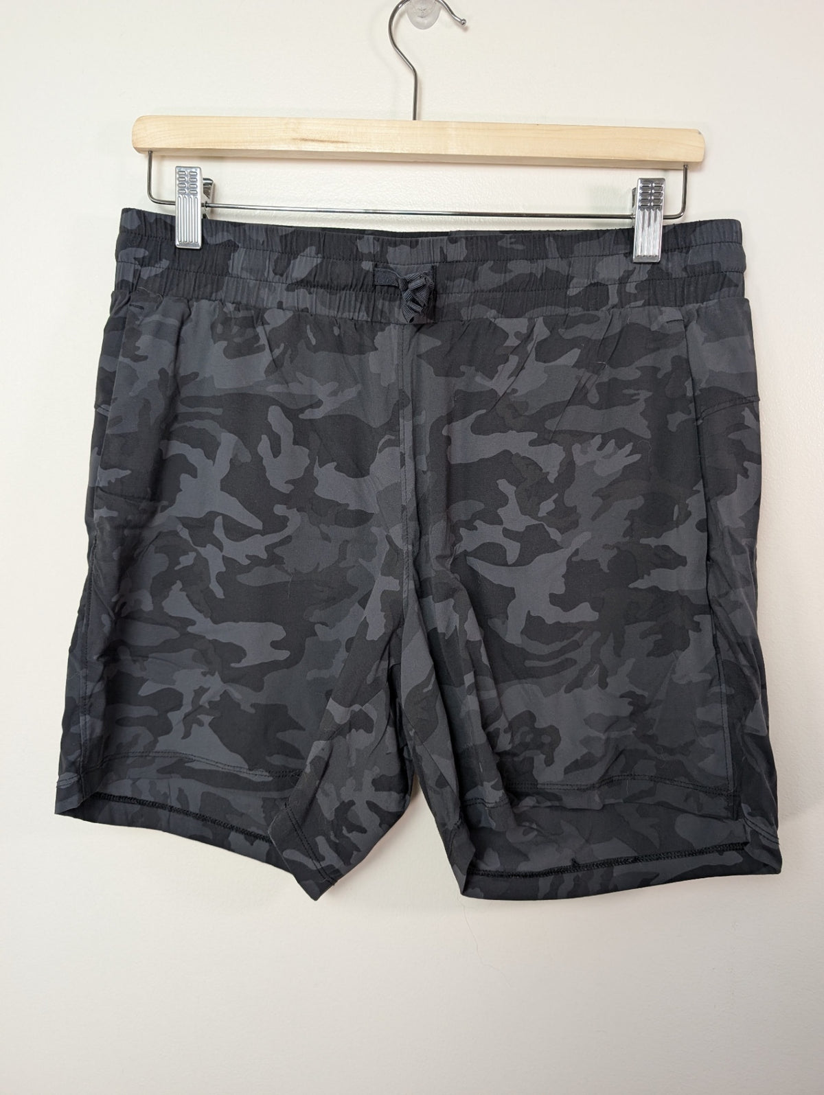 Tuff Athletics camo shorts - M