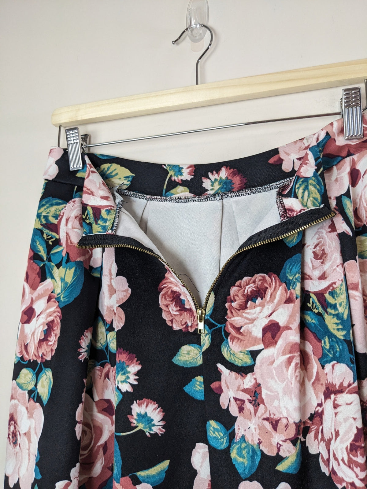 Charlotte Russe Floral Skirt - M
