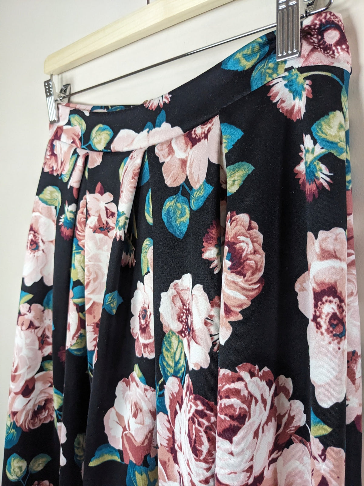 Charlotte Russe Floral Skirt - M