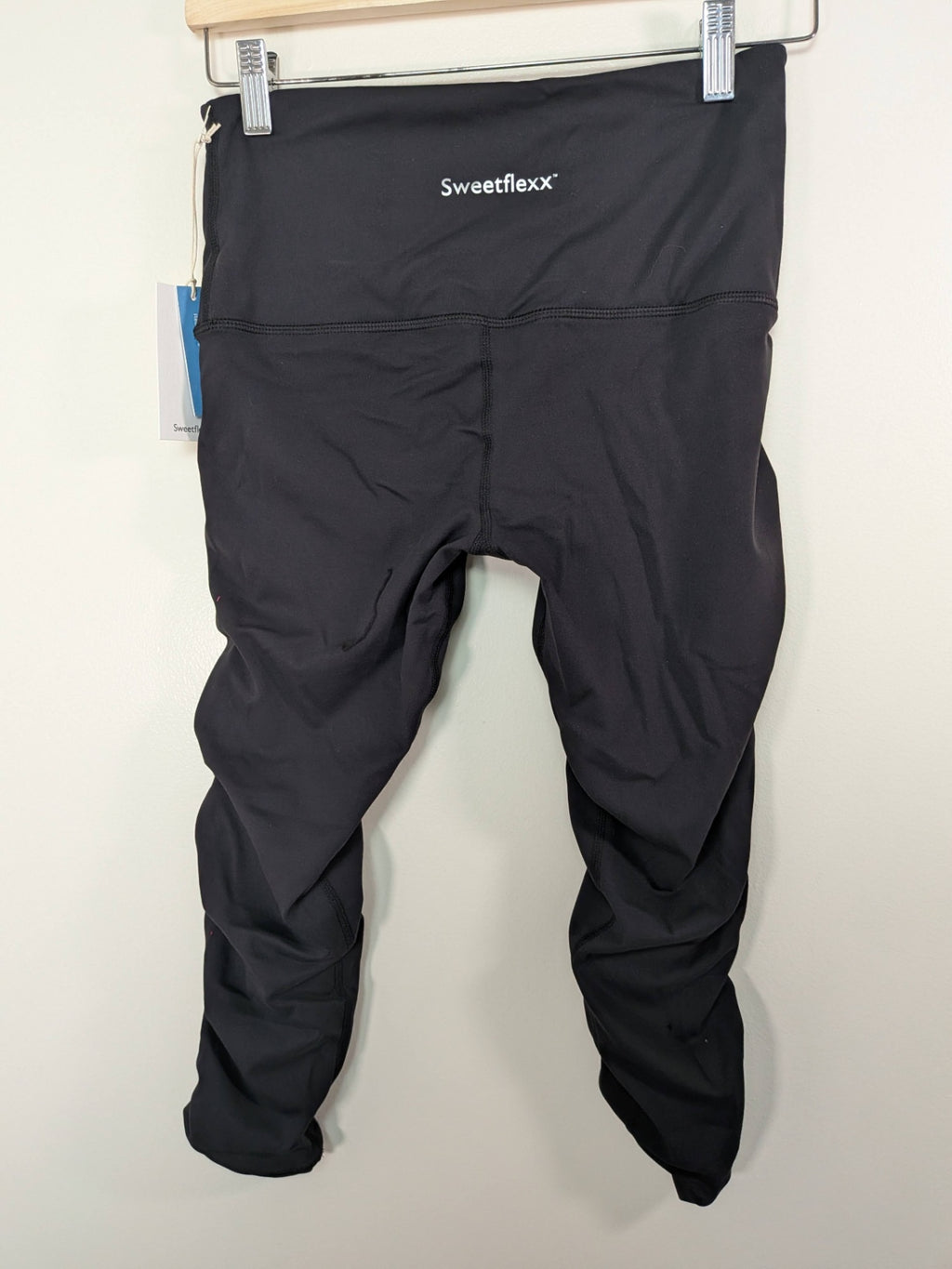 NWT Sweetflexx black capris - 8
