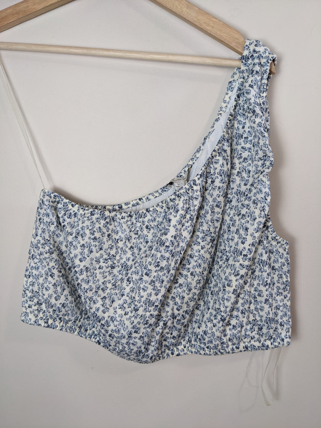 NWT AMERICAN EAGLE Floral One Shoulder Crop Blouse -  L