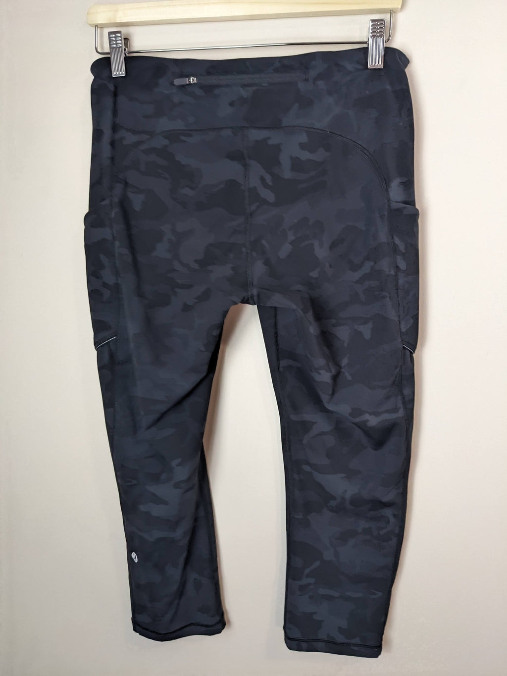 Lululemon Black Camo Capris - sz 10