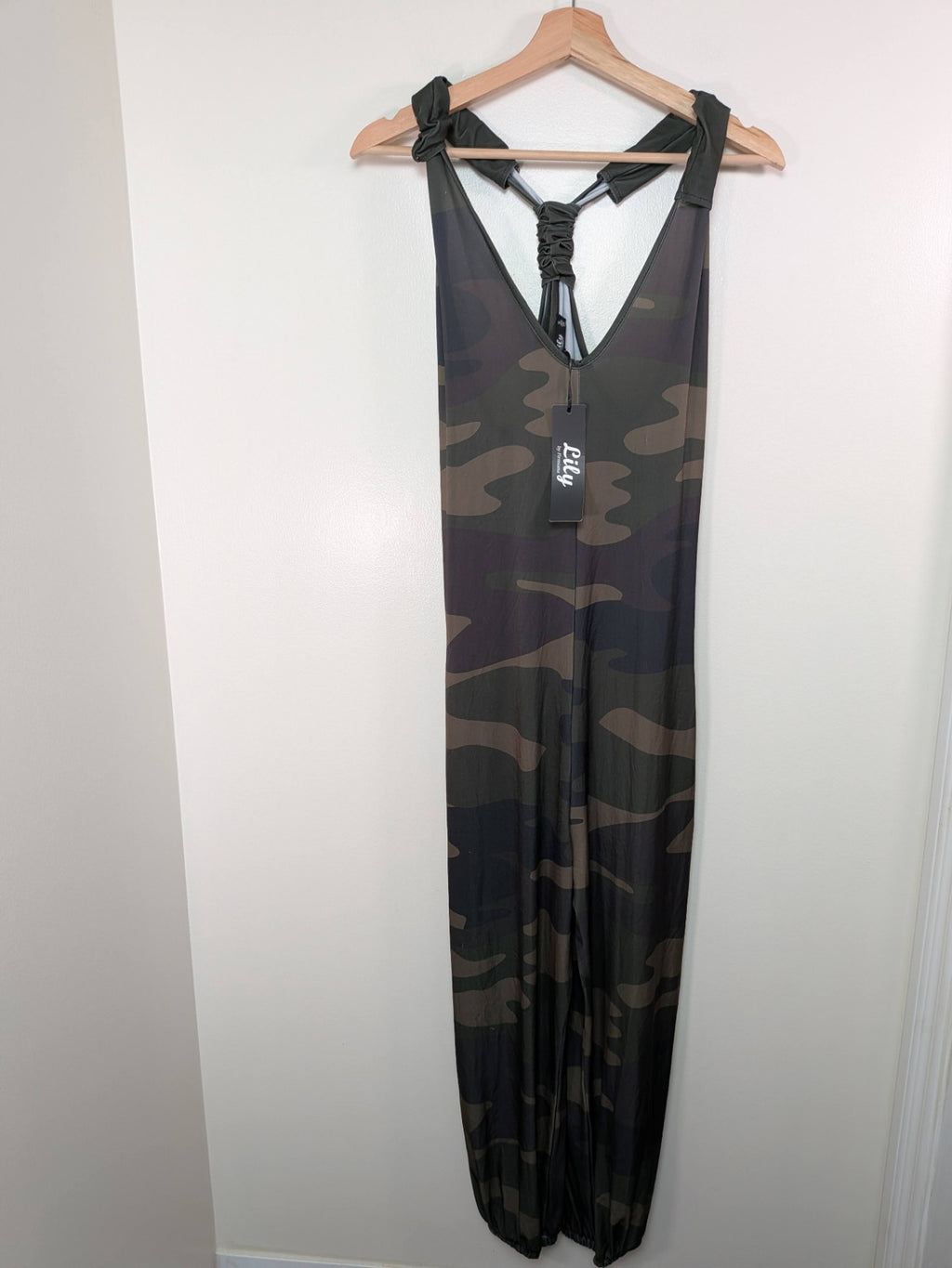 NWT Lily camo jumpsuit - Appears L