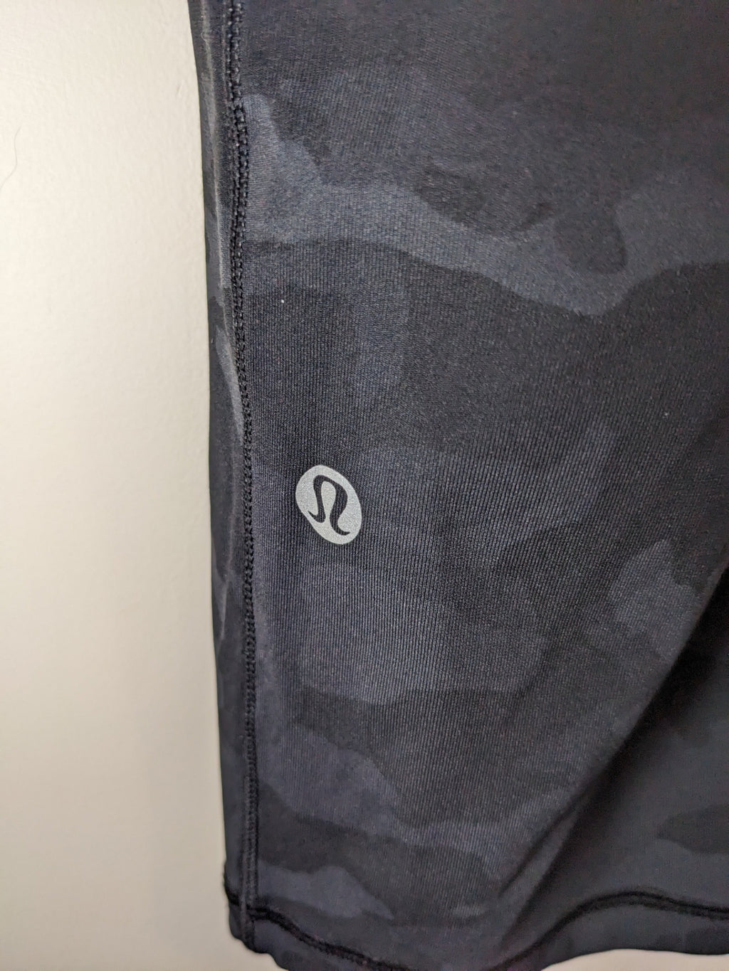 Lululemon Black Camo Capris - sz 10