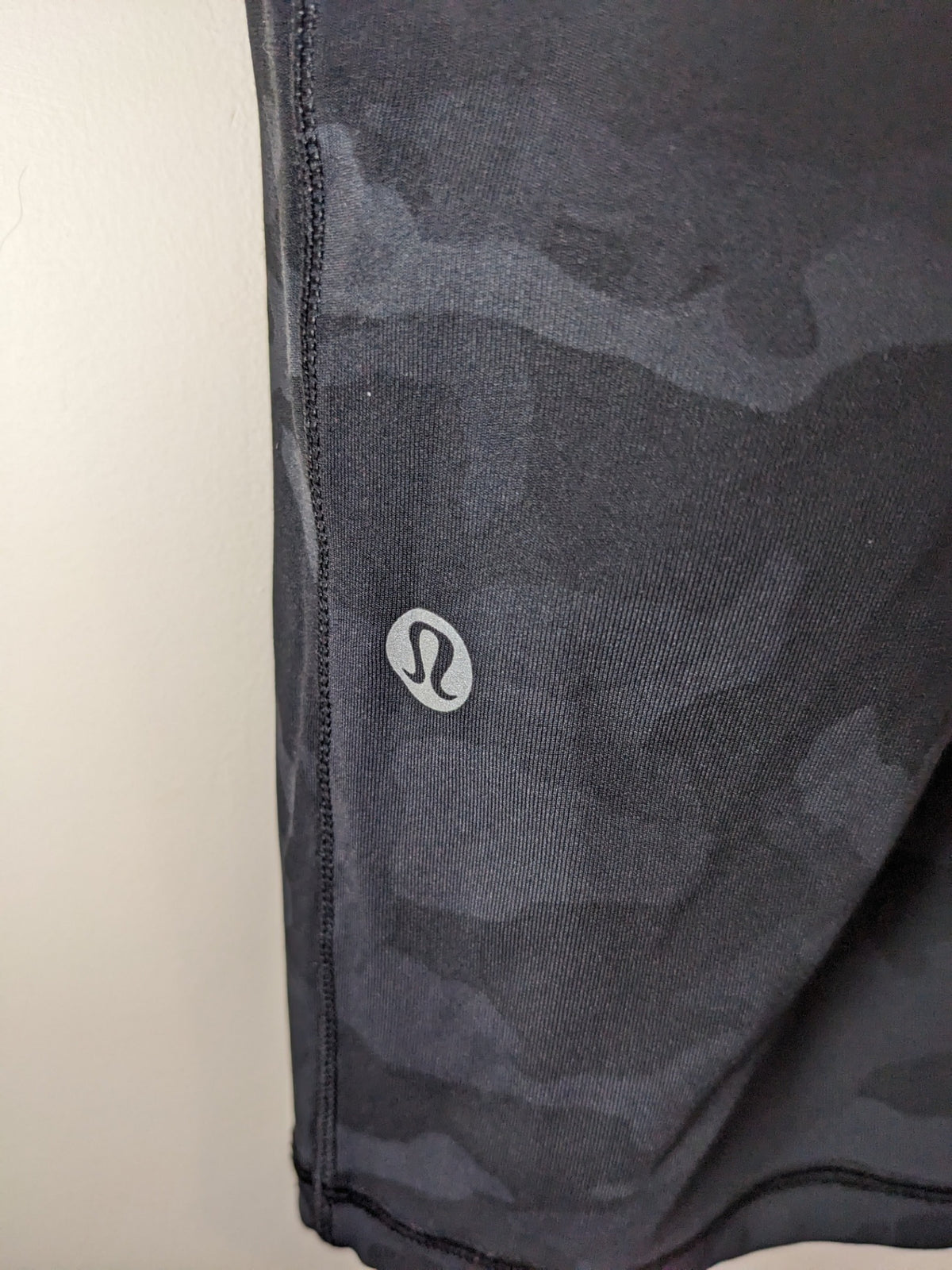 Lululemon Black Camo Capris - sz 10