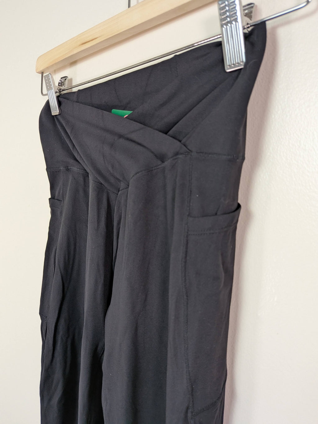 NWT Halara leggings - M