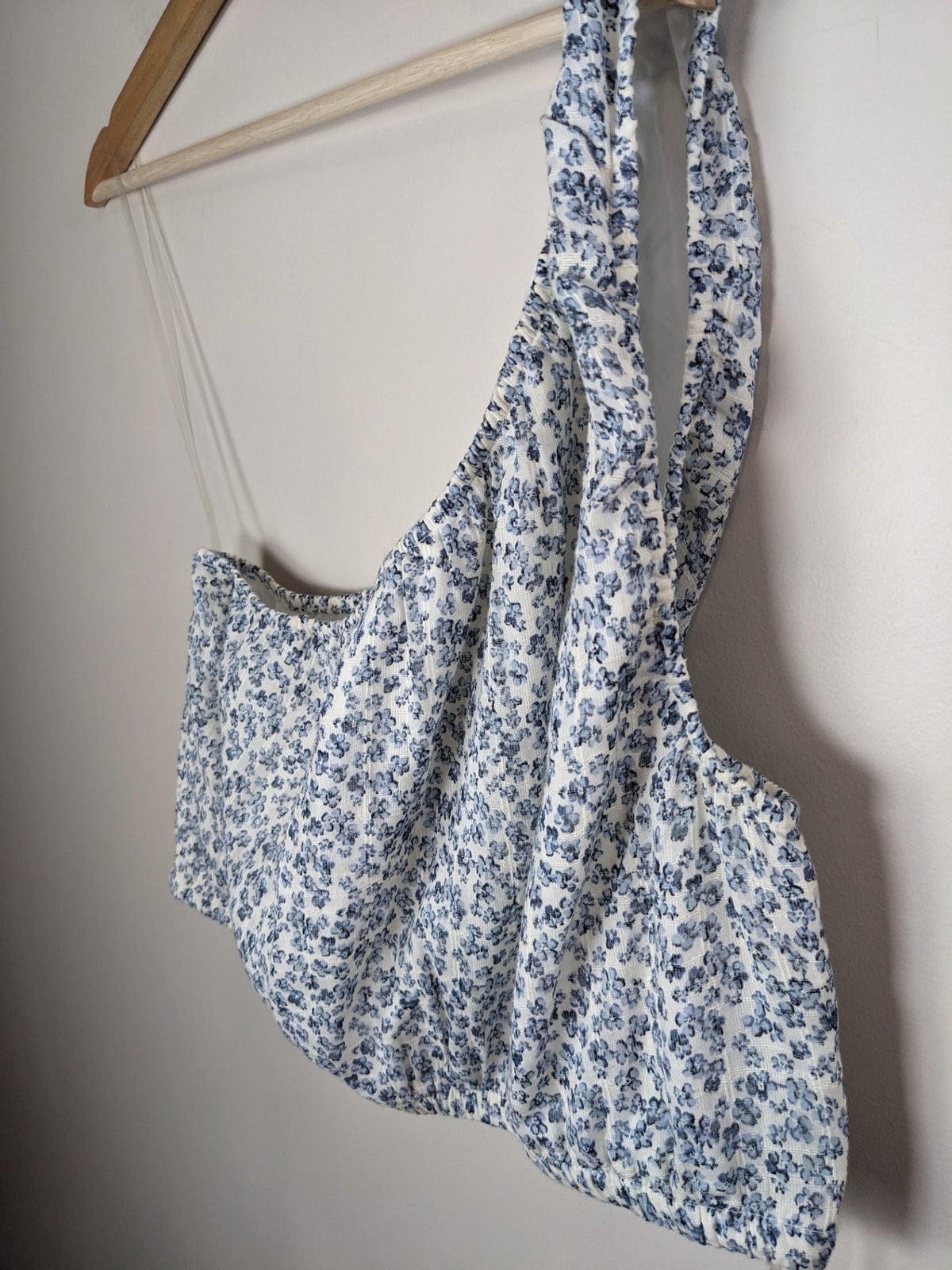 NWT AMERICAN EAGLE Floral One Shoulder Crop Blouse -  L