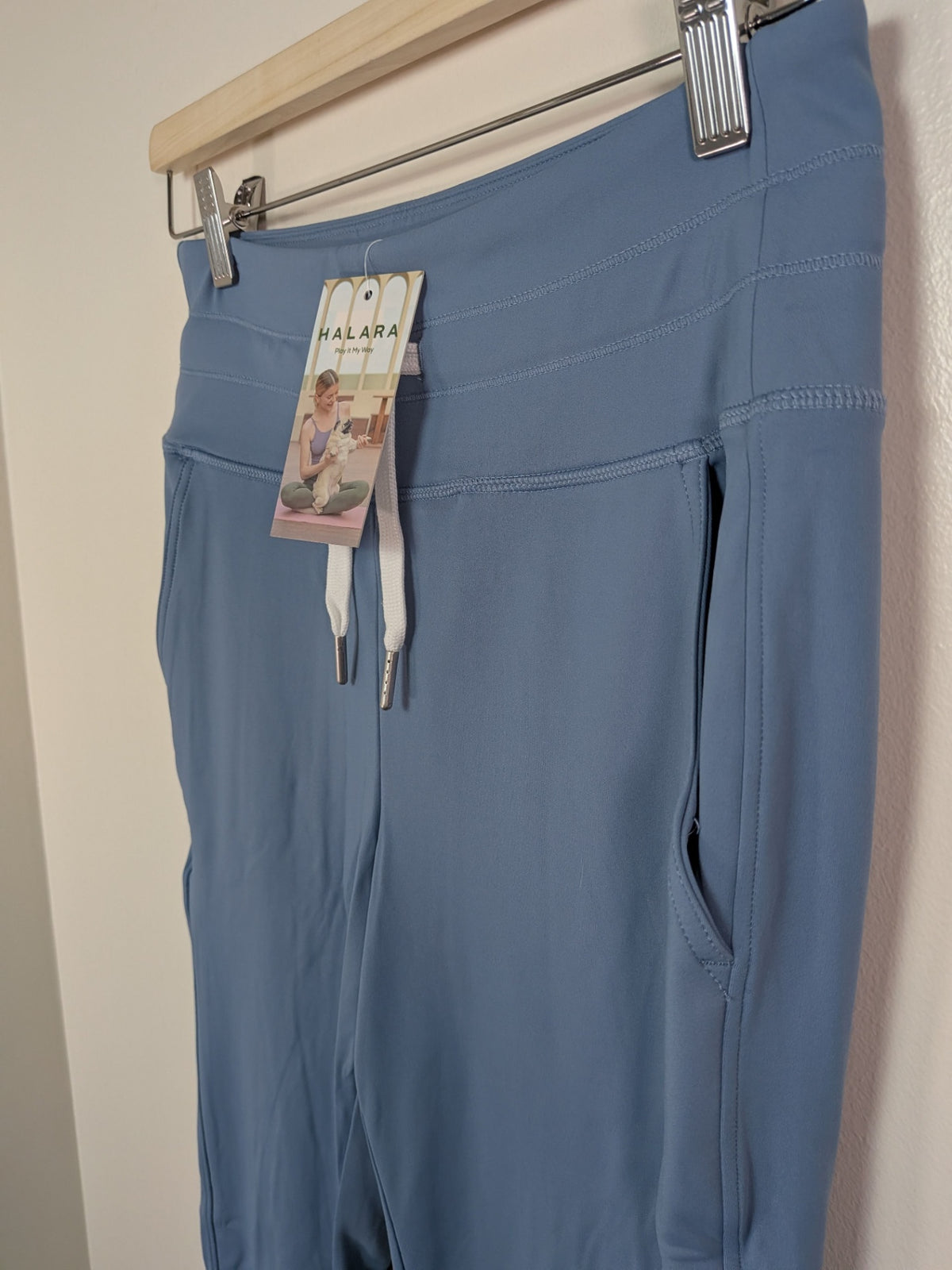 NWT Halara cloudful air joggers - M