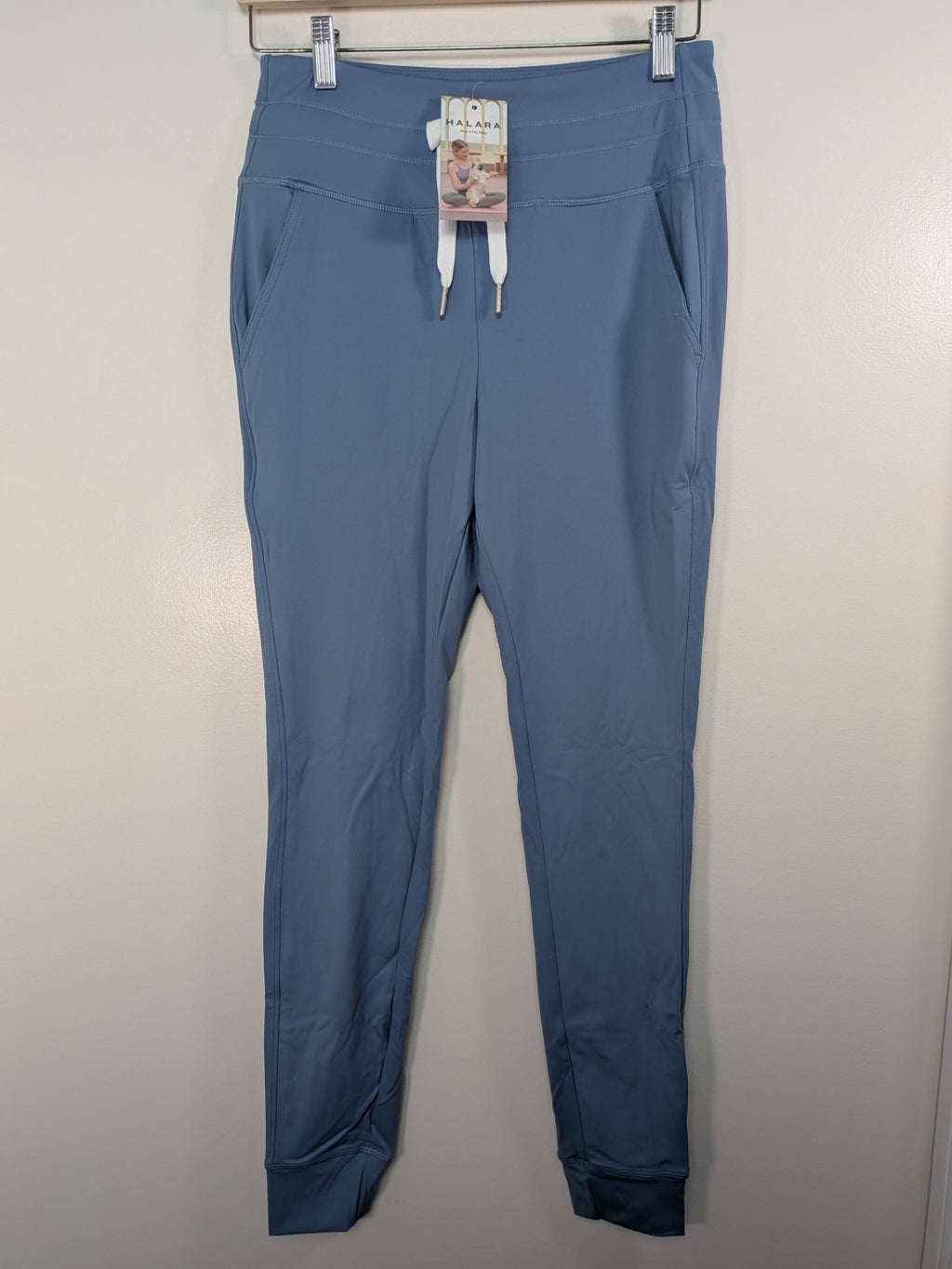 NWT Halara cloudful air joggers - M