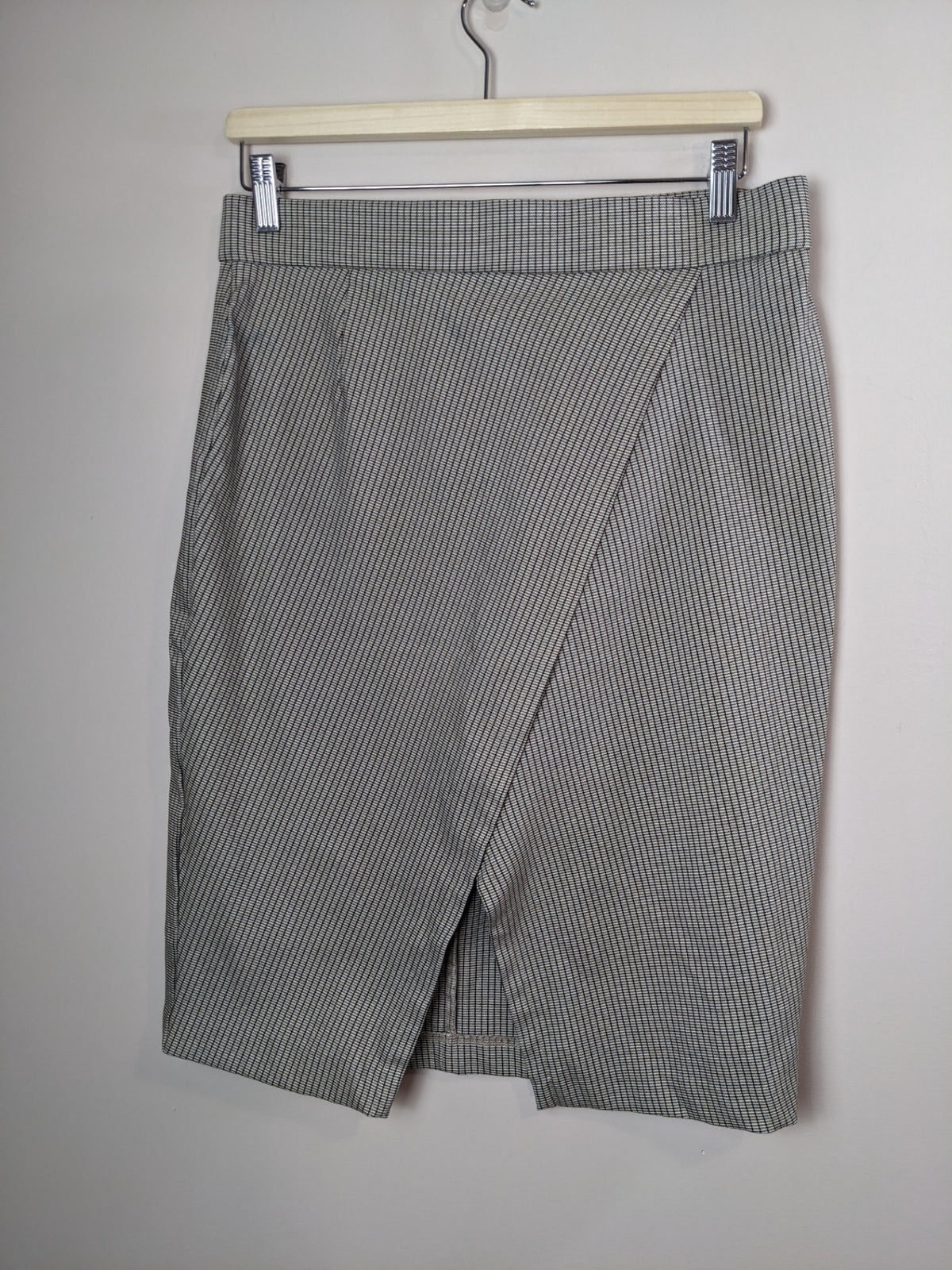 DYNAMITE Checkered Skirt - L