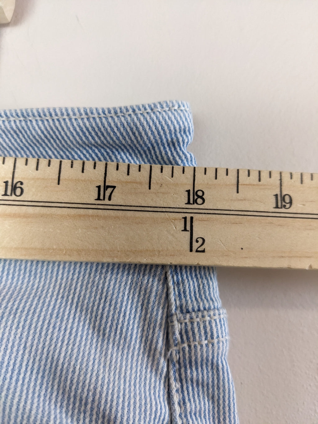 SANTANA Pinstriped Jean Capris - 16