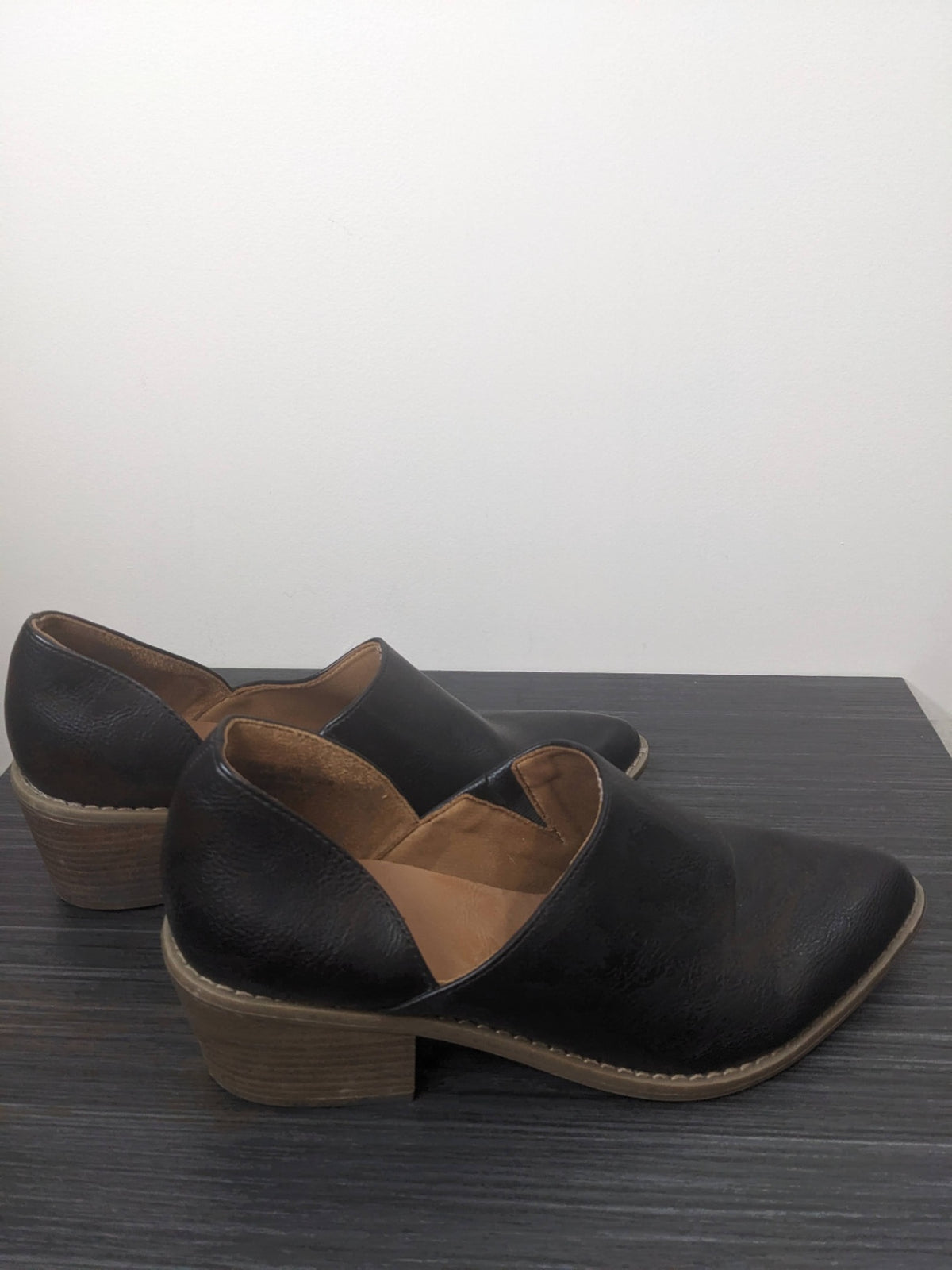 Cushionaire Black Heeled Side Cut Out Shoes - sz 10