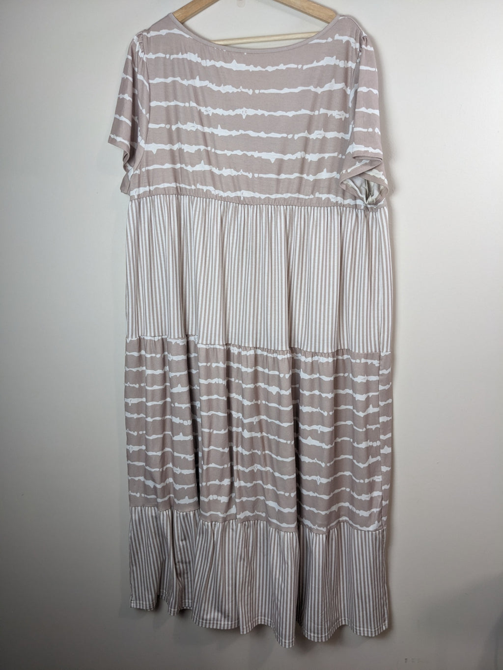 Shein Tan & White Maxi Dress - 2XL