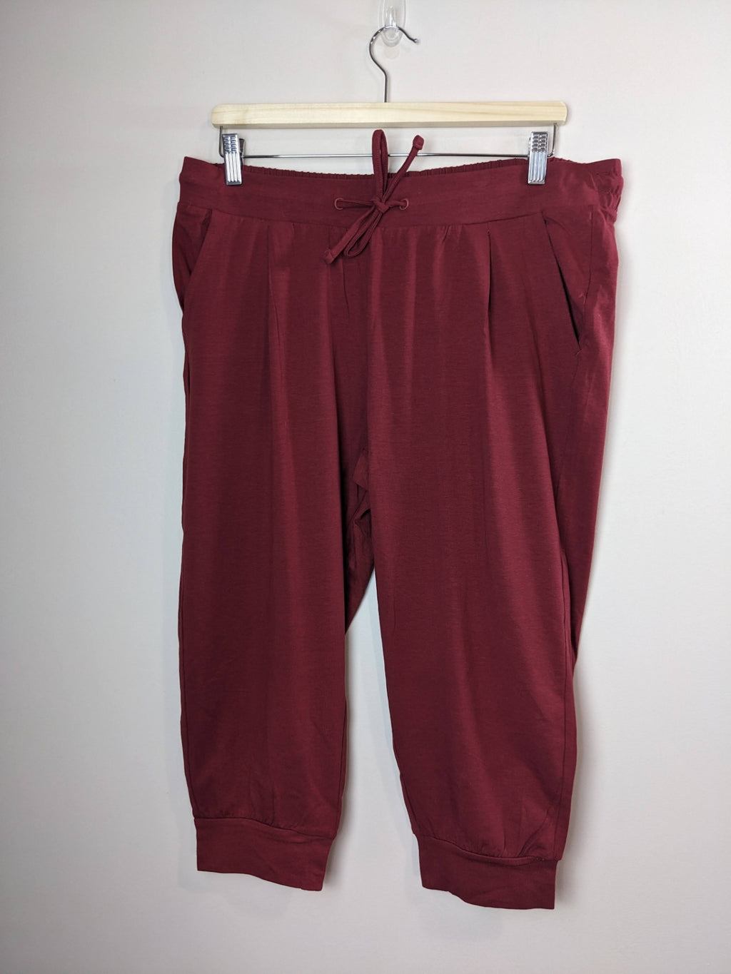 b.young burgundy jogger capris - XL
