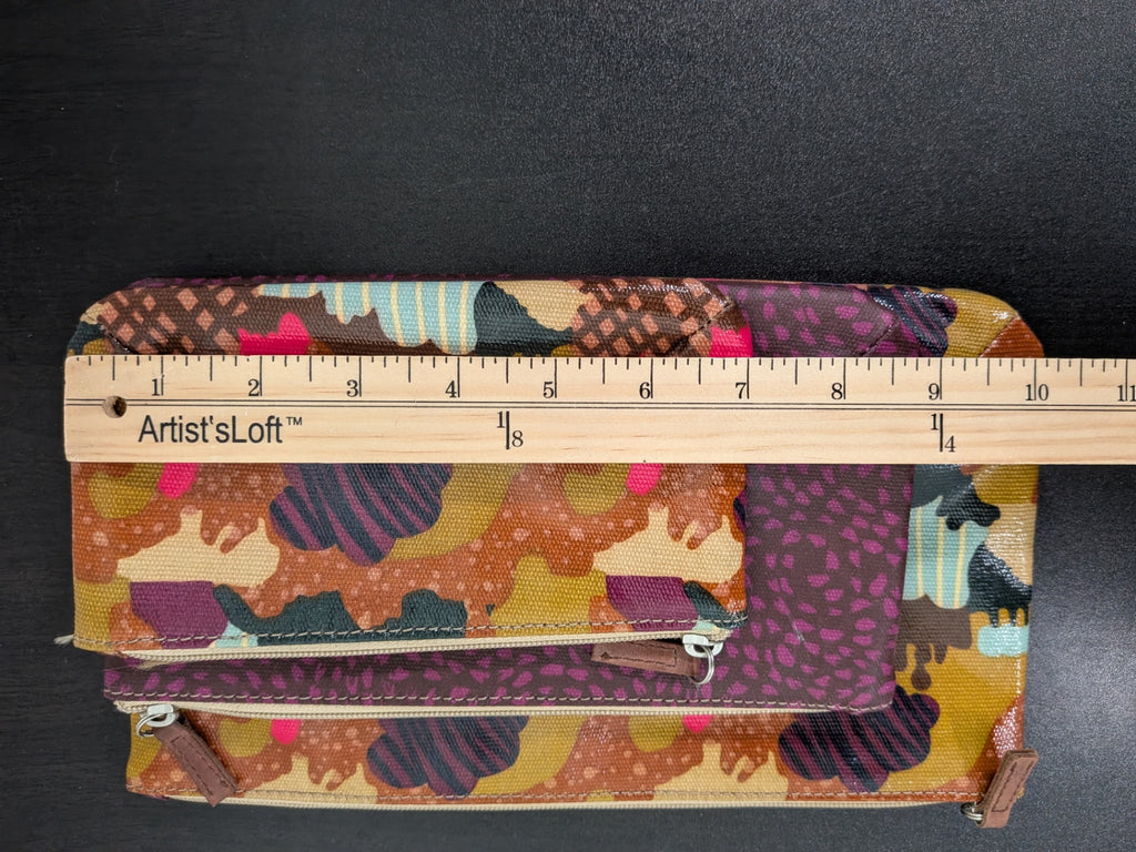 Fossil pouches