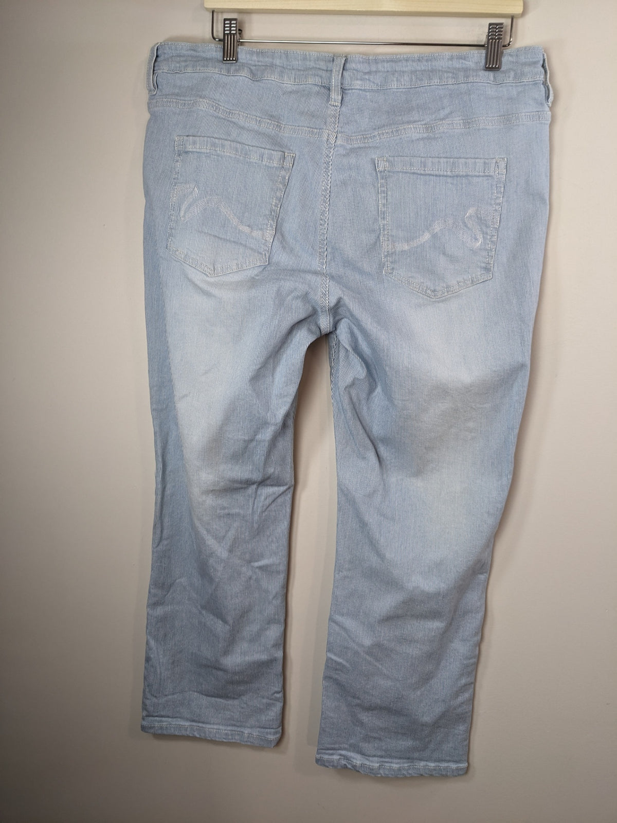 SANTANA Pinstriped Jean Capris - 16