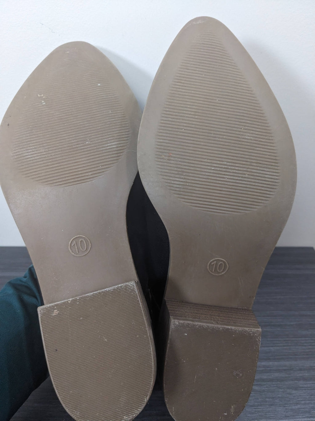 Cushionaire Black Heeled Side Cut Out Shoes - sz 10