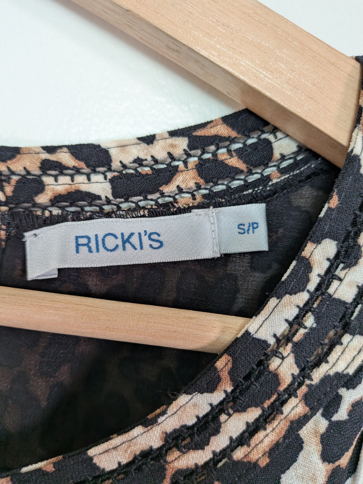 Ricki's cheetah blouse - S