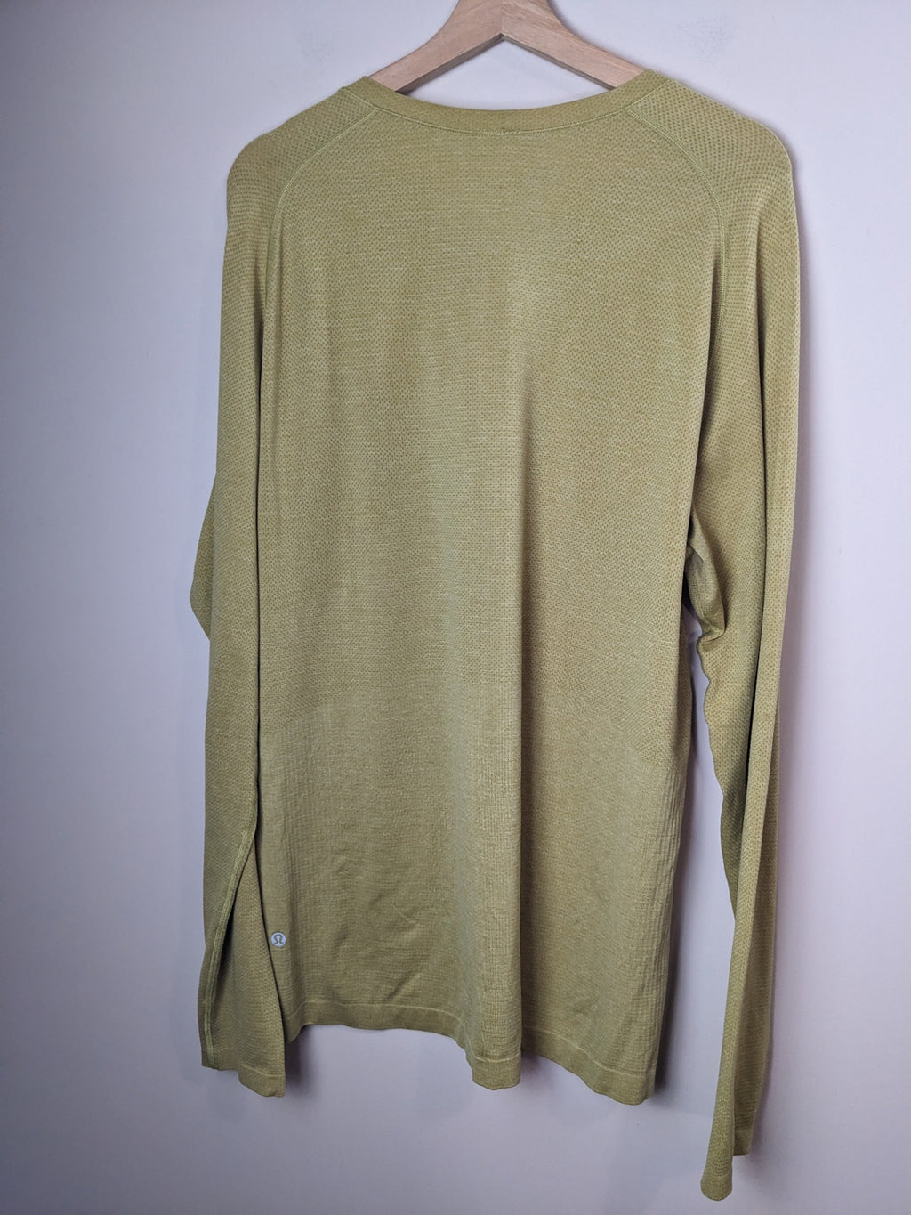 Lululemon Light Green Long Sleeve - appears L