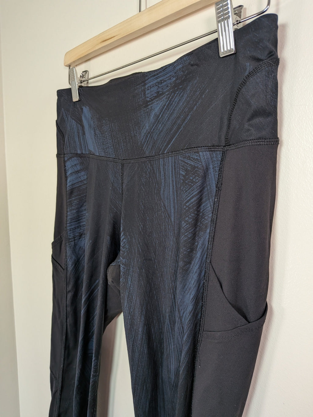 Lululemon navy/black leggings - 8