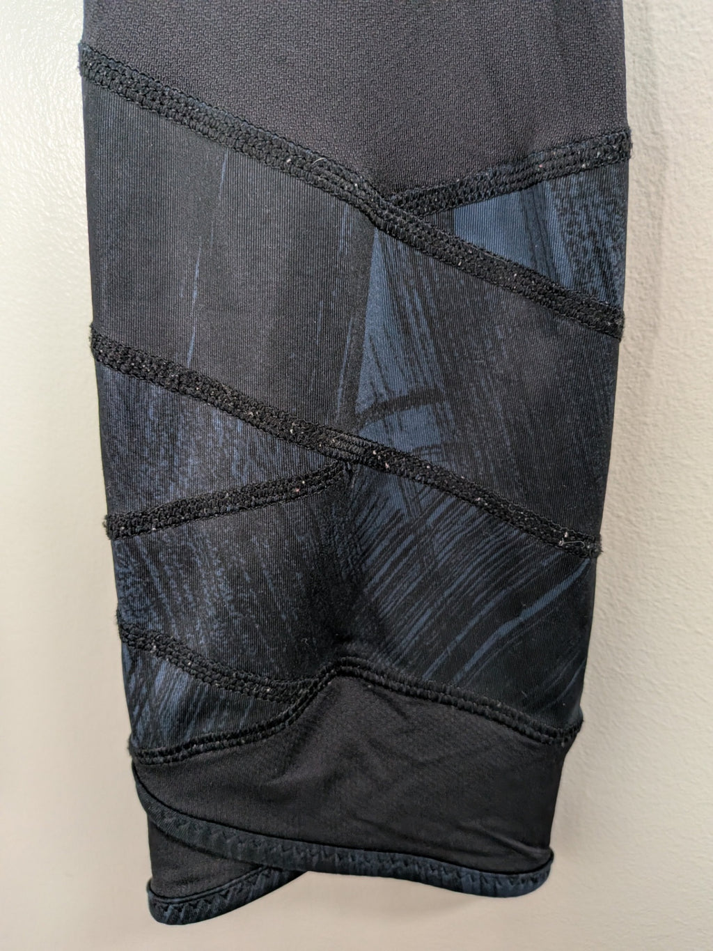 Lululemon navy/black leggings - 8