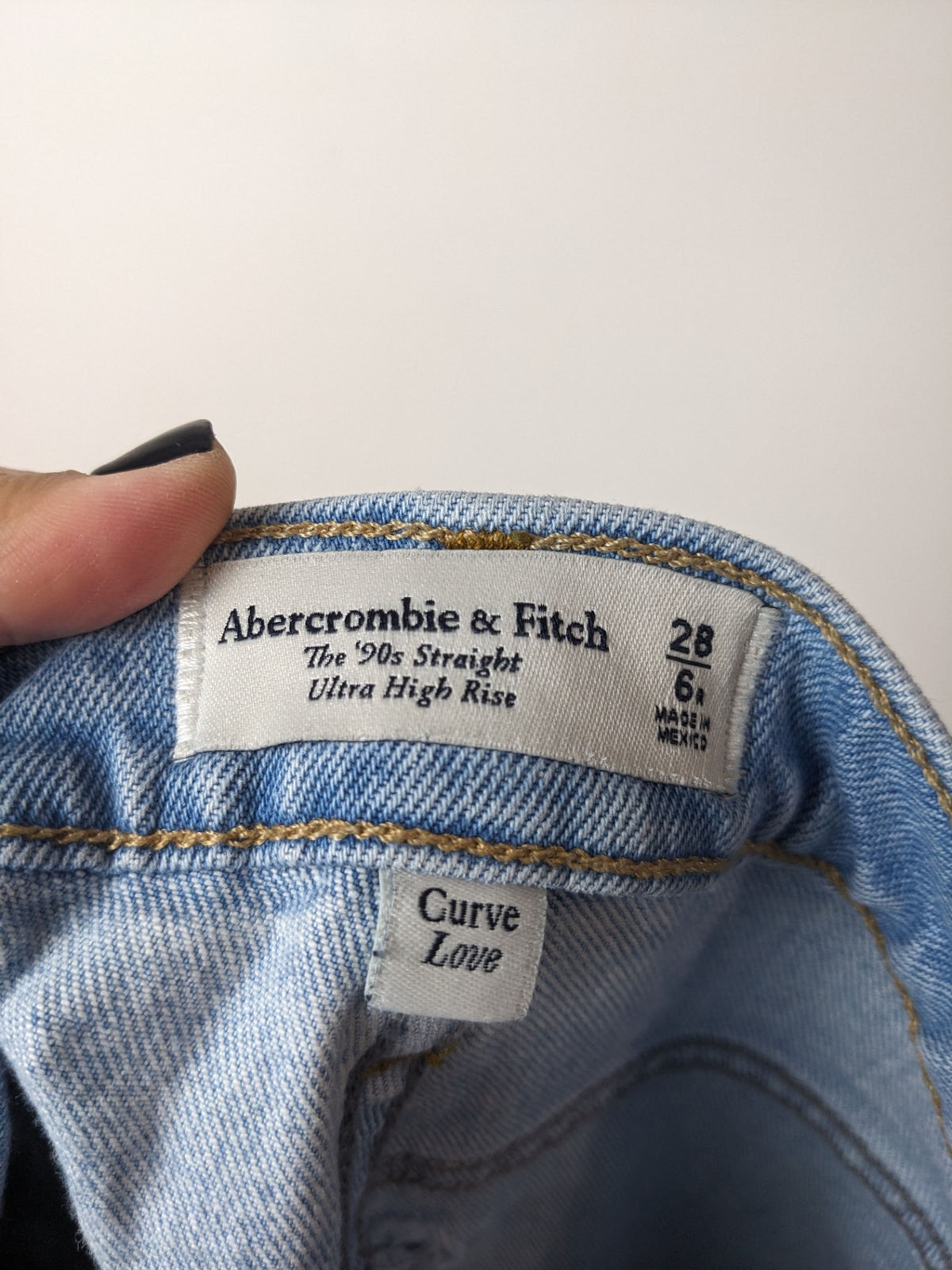 Abercrombie & Fitch Distressed 90's Straight Jeans - 28