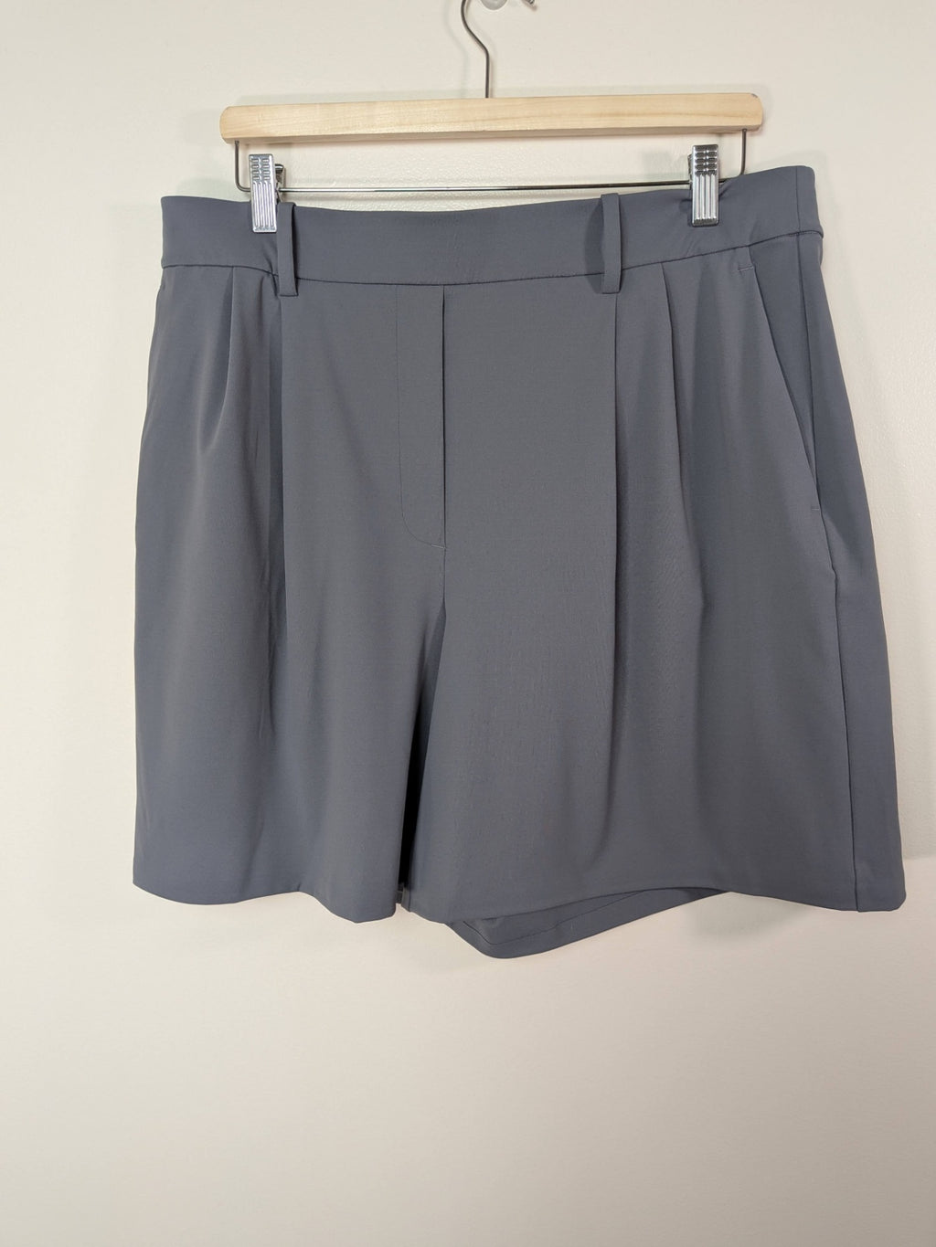 Lululemon grey shorts - XL