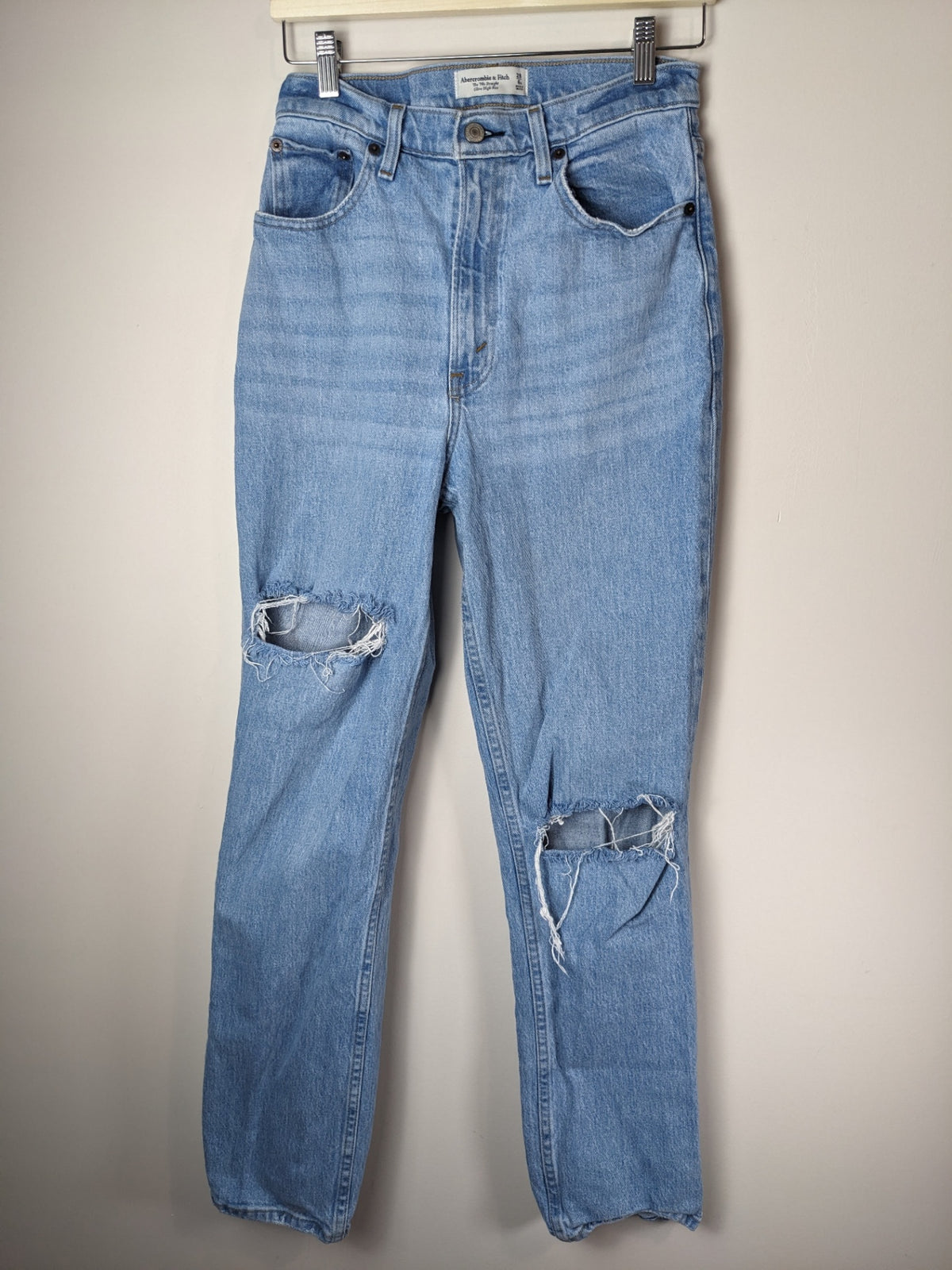 Abercrombie & Fitch Distressed 90's Straight Jeans - 28