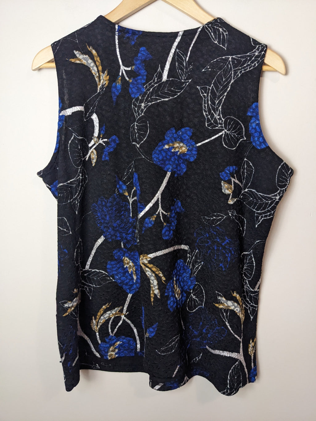 TANJAY Black w/ Blue Florals Tank - L
