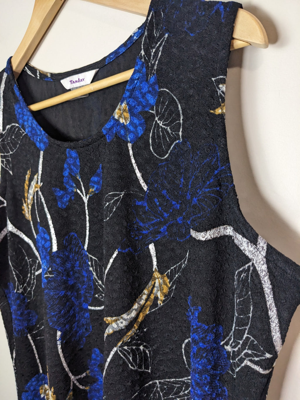 TANJAY Black w/ Blue Florals Tank - L