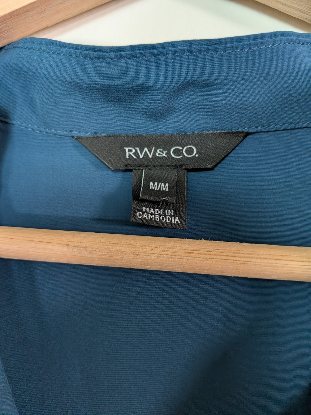RW&Co. blue long-sleeve blouse  -M