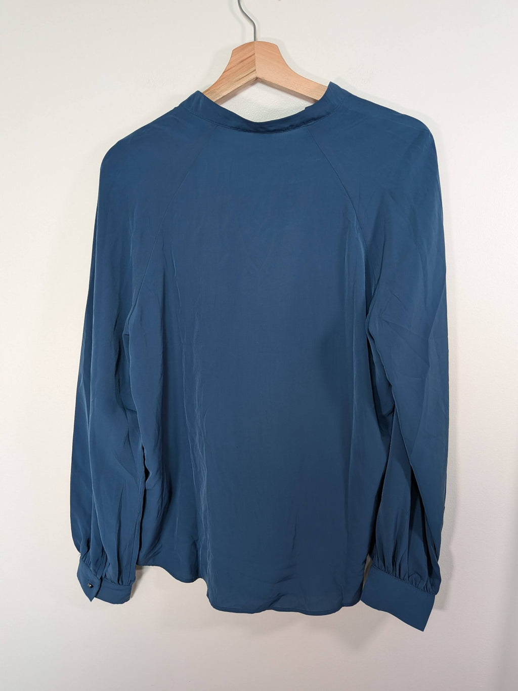 RW&Co. blue long-sleeve blouse  -M
