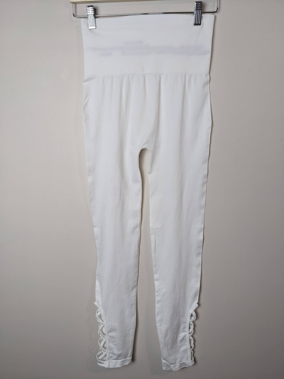 Zenana OUTFITTERS White Leggings - L/XL