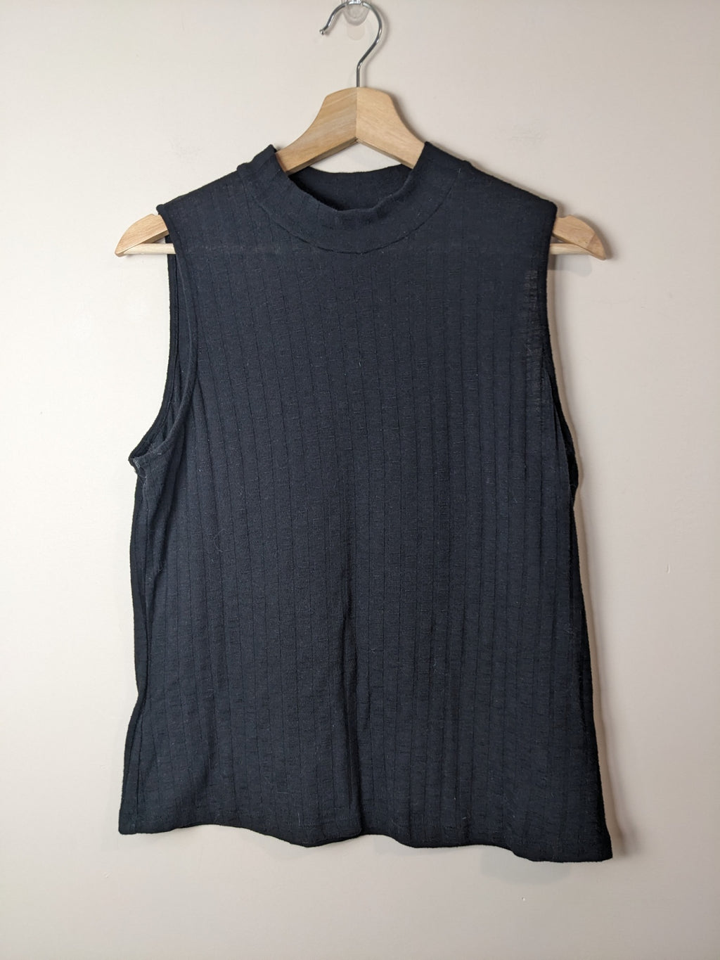 Ricki's Mock Neck Black Sleeveless Blouse - L