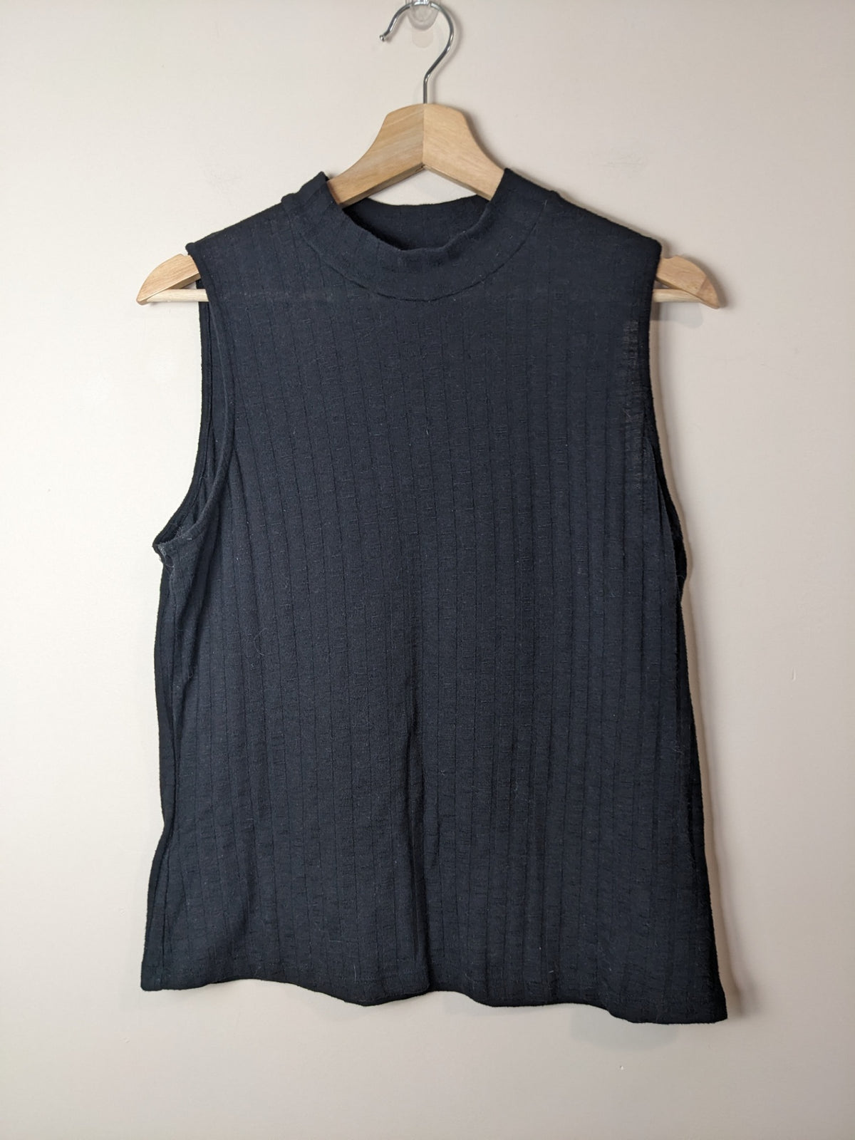 Ricki's Mock Neck Black Sleeveless Blouse - L