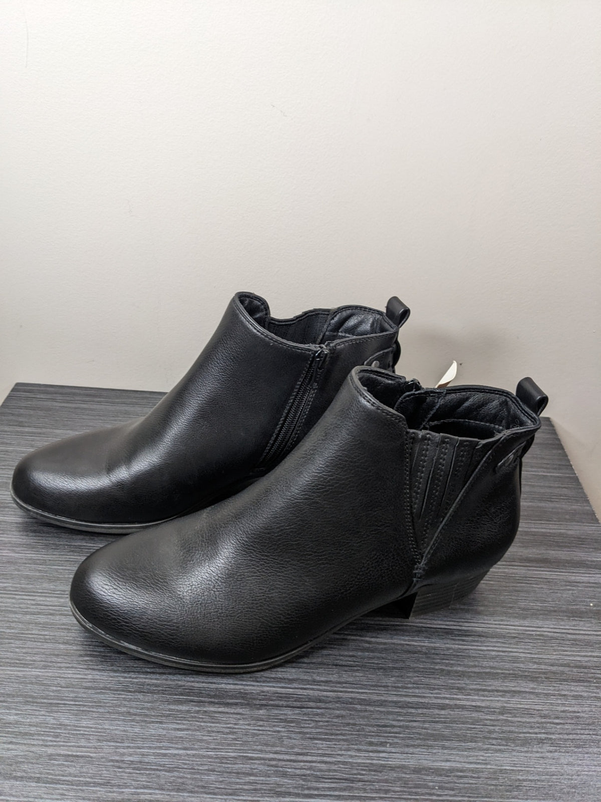 NWT Denver Hayes Black Boots - 9M