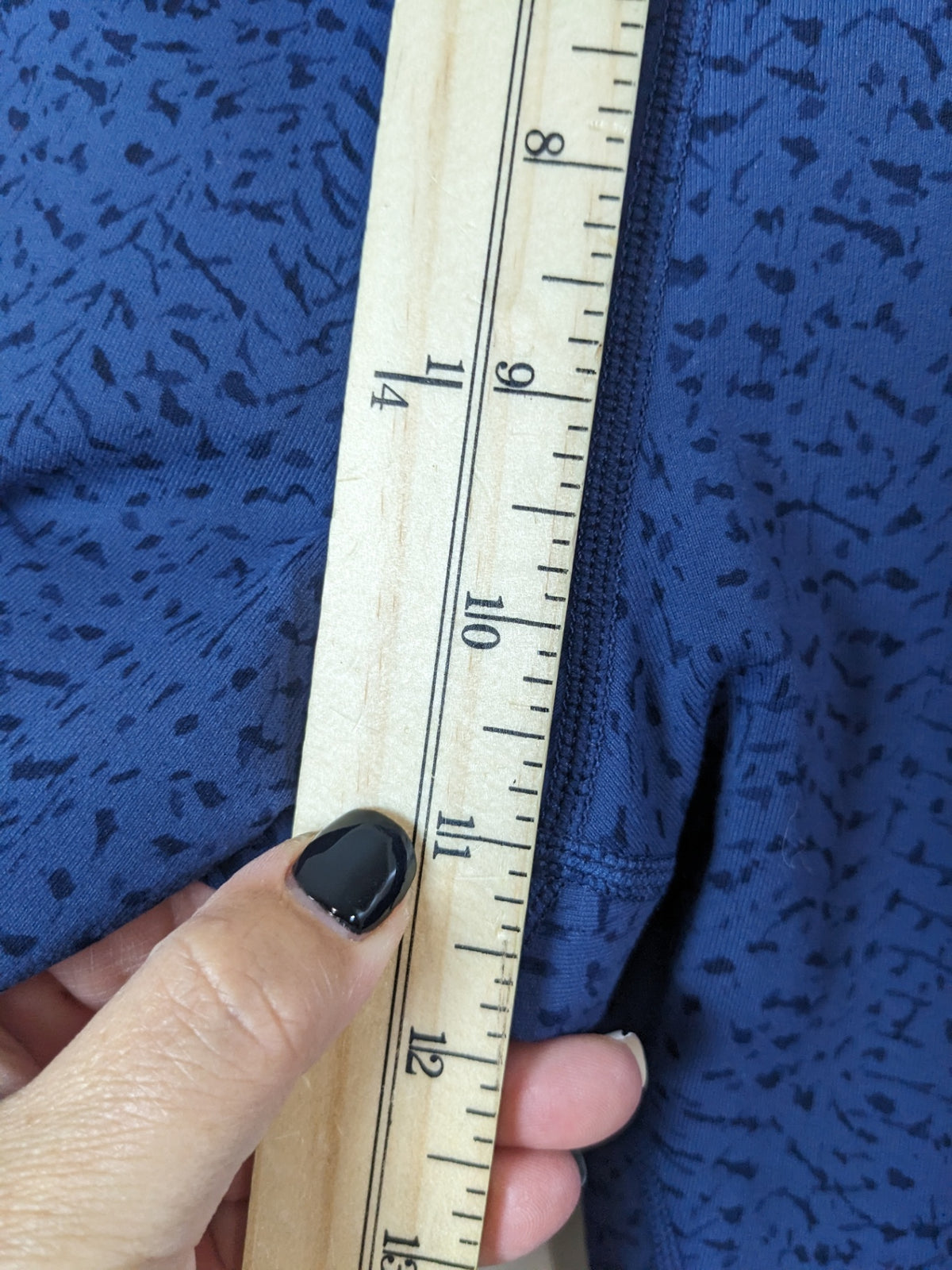 TUFF ATHLETICS Navy Patterned Capris - L