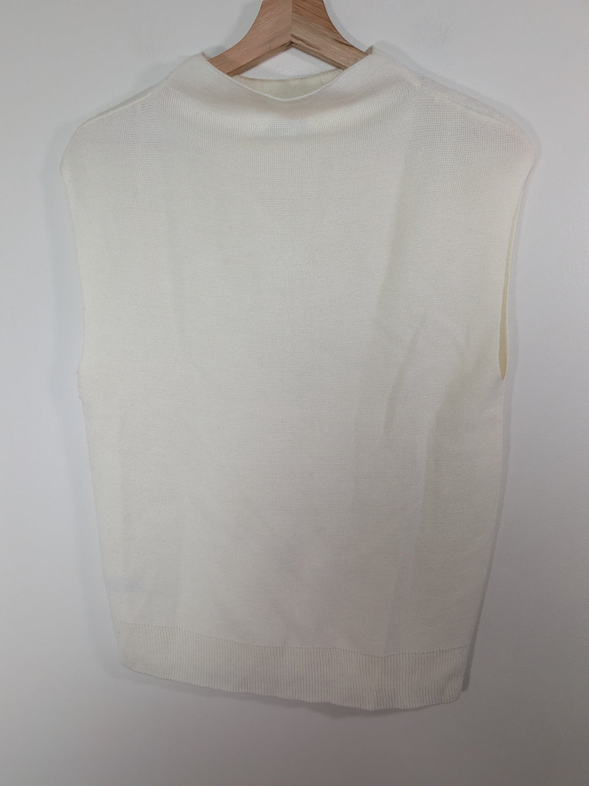 Ricki's cream sleeveless knit blouse - S