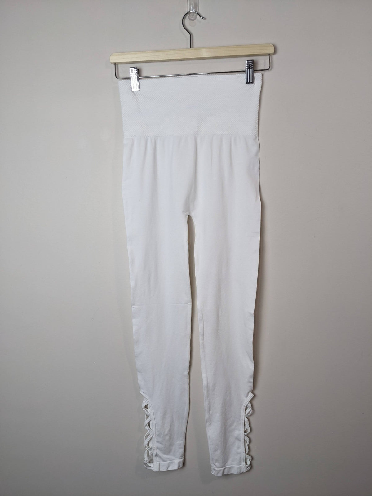 Zenana OUTFITTERS White Leggings - L/XL