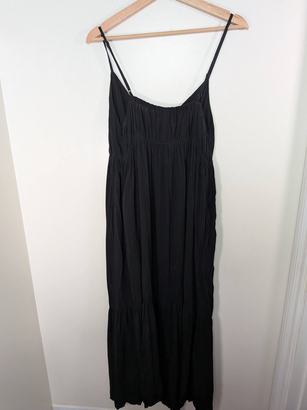 Old Navy black maxi dress - M