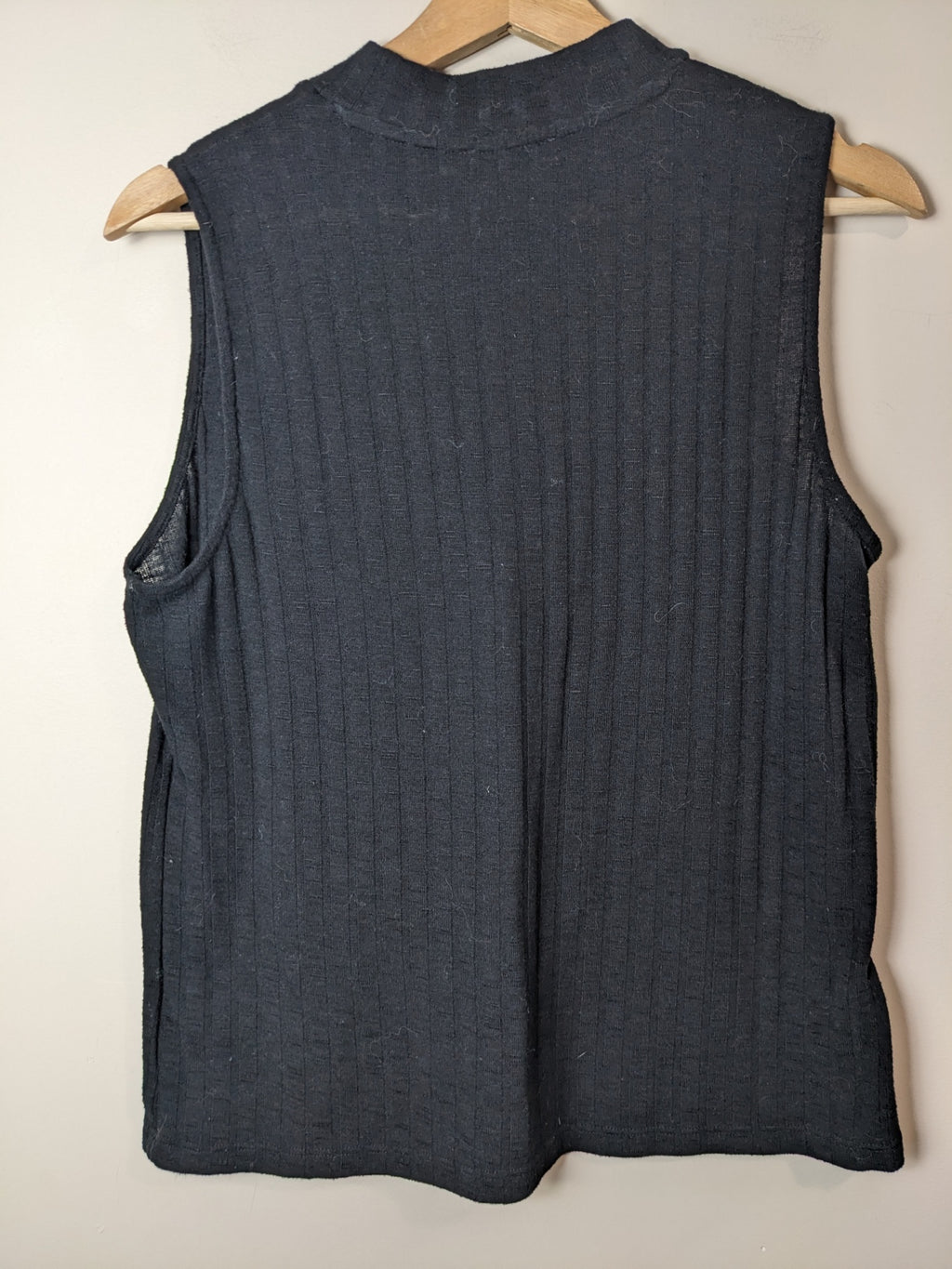 Ricki's Mock Neck Black Sleeveless Blouse - L